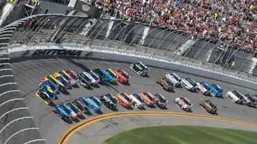 Can Nascar Cars Turn Right What Would Happen Explained Keepitgnarly Com