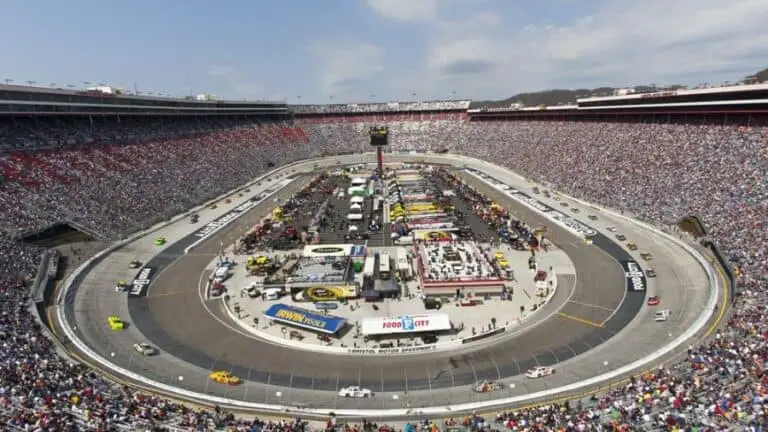 The Anatomy of NASCAR Tracks (All You Need to Know) – keepitgnarly.com